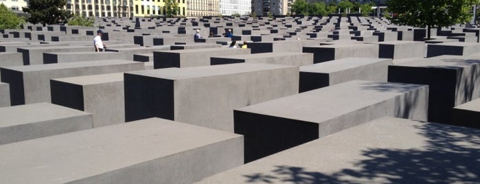 Memorial untuk Orang-orang Yahudi yang Terbunuh di Eropa is one of Berlin: City Center in 1 day.