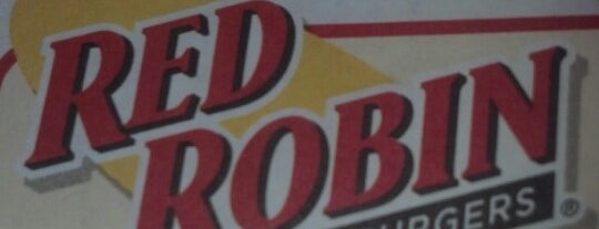 Red Robin Gourmet Burgers and Brews is one of Locais curtidos por Andy.
