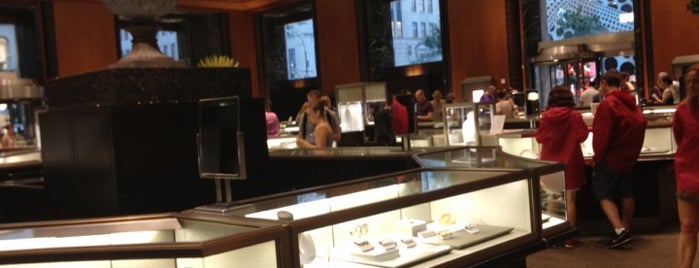 Tiffany & Co. - The Landmark is one of Cinematic checkins #4sqdreamcheckin.