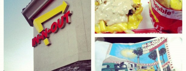 In-N-Out Burger is one of Locais curtidos por dane.