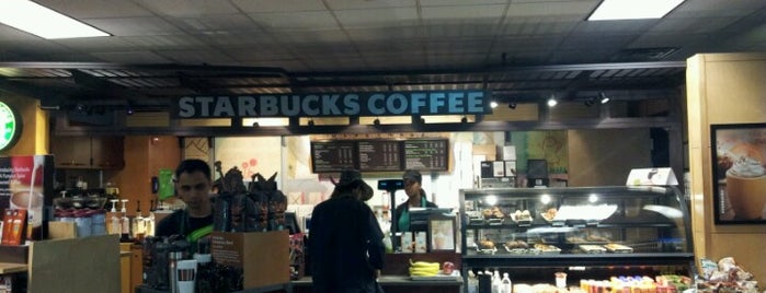 Starbucks is one of Orte, die Kyle gefallen.