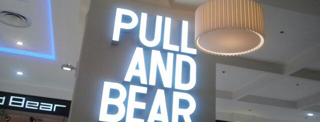 Pull & Bear is one of Orte, die geekvault gefallen.