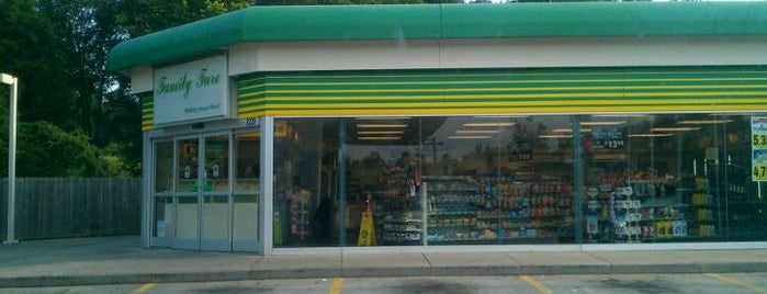 Family Fare Convenience Stores - Lee Street is one of Locais curtidos por Ya'akov.