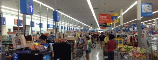 Walmart Supercenter is one of Posti che sono piaciuti a Hayward.