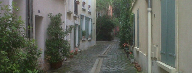 Cours Béranger is one of Home.