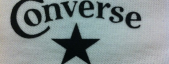 Converse Factory Outlet is one of Lieux qui ont plu à Oli.