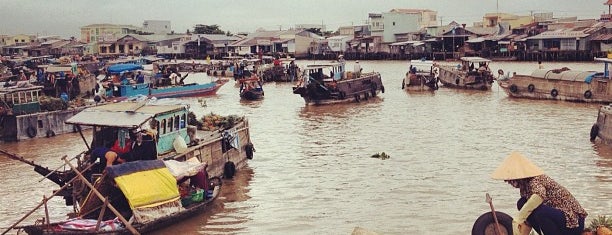 Chợ Nổi Cái Răng (Cai Rang Floating Market) is one of Jas' favorite urban sites.