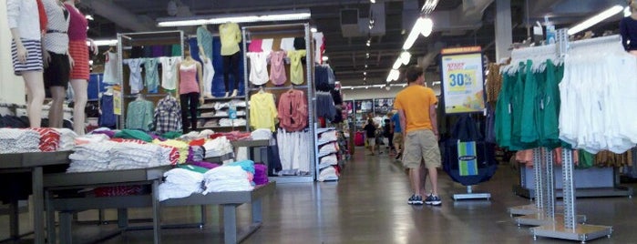 Old Navy Outlet is one of Posti che sono piaciuti a Chad.