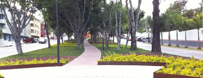 Parque Lineal Pablo Neruda is one of Tempat yang Disukai Vicente.