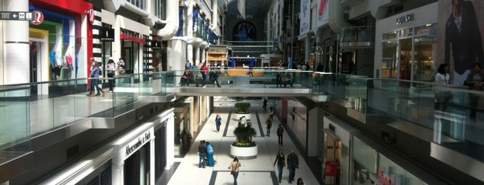 CF Toronto Eaton Centre is one of Toronto Badge City Guide and Hot Spots #4sqCities.