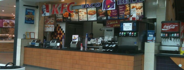 Taco Bell is one of Tempat yang Disukai Dorsa.