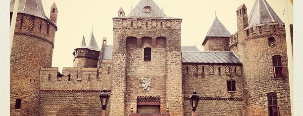 Muiderslot is one of Afstootlijst Rijk "Monumenten met Erfgoed Functie".