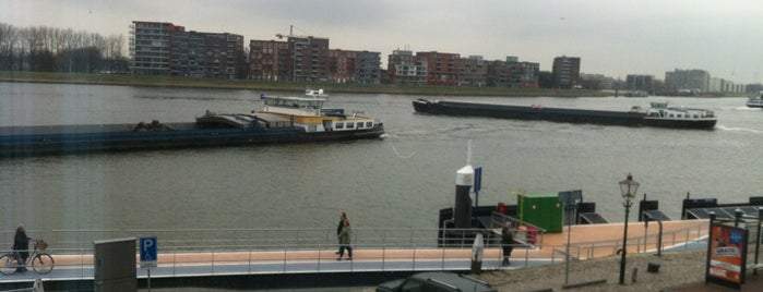 Merwekade is one of Dordrecht Watersportstad!.