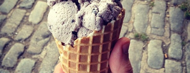 Brooklyn Ice Cream Factory - Greenpoint is one of Sarahさんの保存済みスポット.