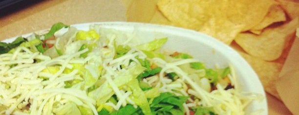 Chipotle Mexican Grill is one of Carlosさんのお気に入りスポット.