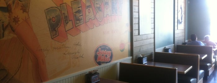 Jersey Mike's Subs is one of Lover 님이 좋아한 장소.