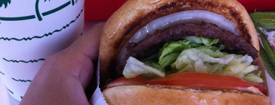 In-N-Out Burger is one of Todd'un Beğendiği Mekanlar.