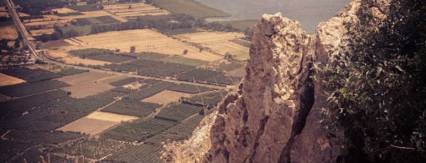 Arbel Cliff is one of Тверия.