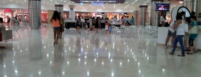 Centro Commerciale MaxiMall is one of Lugares favoritos de Lizzie.