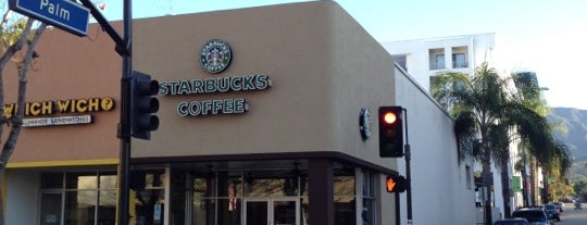 Starbucks is one of Orte, die Tracy gefallen.