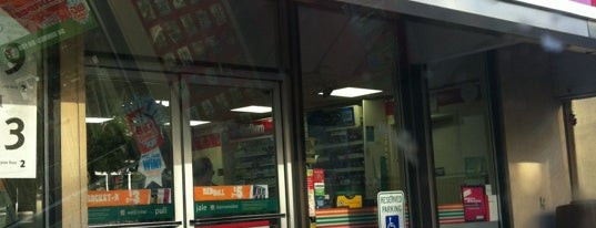 7-Eleven is one of Jackさんのお気に入りスポット.