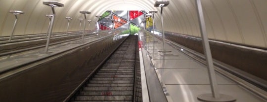 metro Turgenevskaya is one of Московский транспорт.