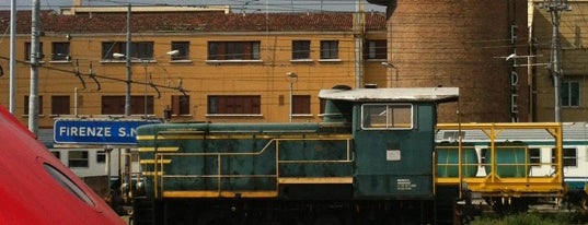 Estação Ferroviária Santa Maria Novella em Florença (ZMS) is one of 101 posti da vedere a Firenze prima di morire.