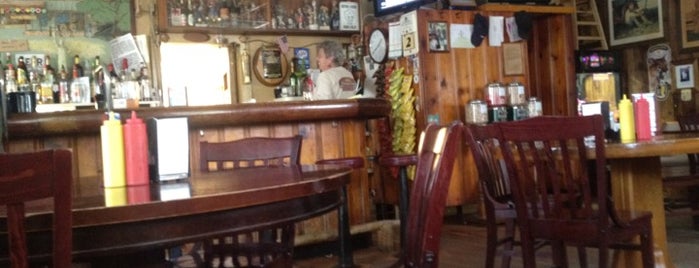 Bud's Bar is one of Orte, die Ⓔⓡⓘⓒ gefallen.