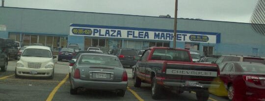North Point Plaza Flea Market is one of Lieux sauvegardés par Jennifer.
