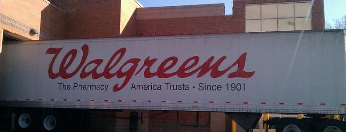 Walgreens is one of Tempat yang Disukai Joia.