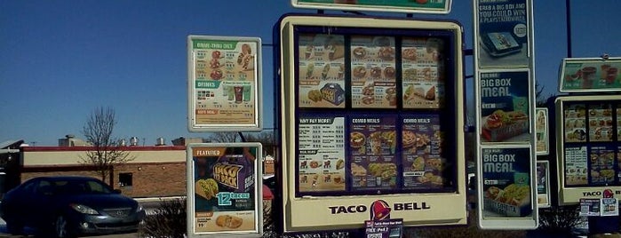 Taco Bell is one of สถานที่ที่ Josh ถูกใจ.