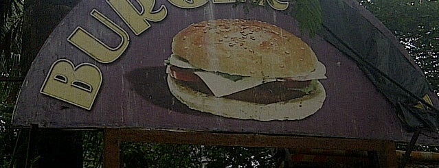 Burger is one of Tempat yang Disukai Sameer.