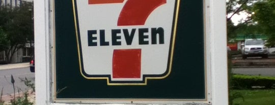 7-Eleven is one of Lieux qui ont plu à Bill.