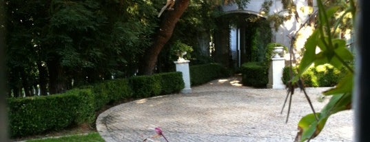 Michael Jackson's House is one of Favoritos.