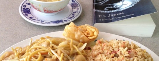 King's Garden Chinese Cuisine is one of Donna Leigh'in Beğendiği Mekanlar.