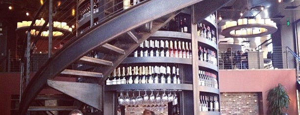 Purple Café & Wine Bar is one of สถานที่ที่ Josh ถูกใจ.