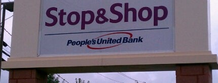 Super Stop & Shop is one of สถานที่ที่ Karissa✨ ถูกใจ.