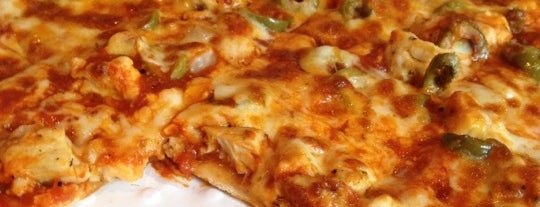 Broadway Pizza is one of Locais curtidos por David.