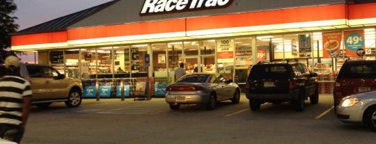 RaceTrac is one of สถานที่ที่ Staci ถูกใจ.