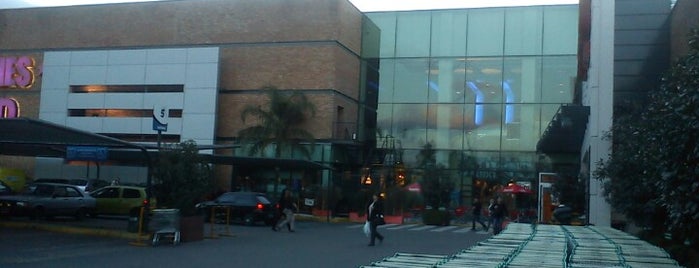 Dinosaurio Mall is one of Lieux qui ont plu à Marcela.