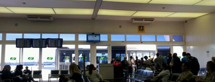 Portão J is one of Aeroporto de Brasília.