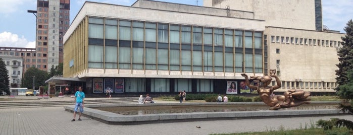 Театр опери та балету is one of Список редисок.