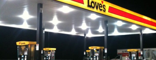 Love's Travel Stop is one of Locais curtidos por Gary.