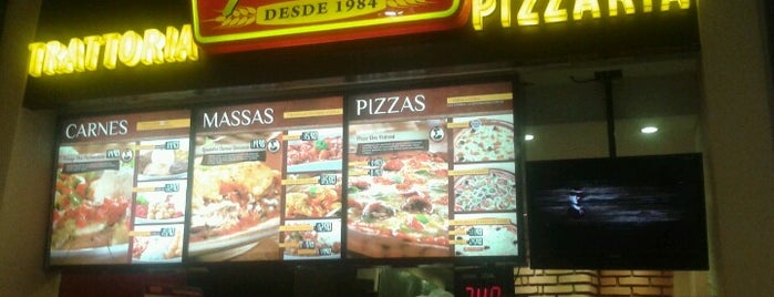 Patroni Pizza is one of Tempat yang Disukai Luciana.