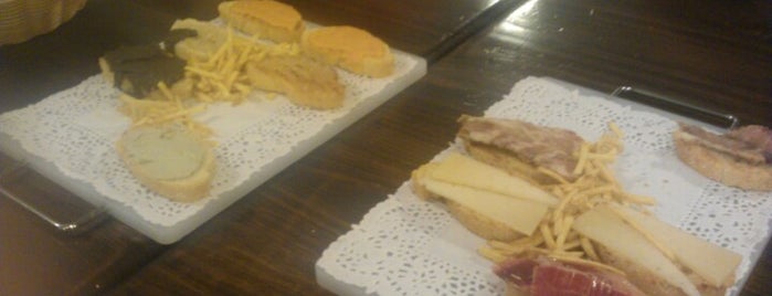 El Fogon De Leña is one of Bares y Tapas Sevilla.