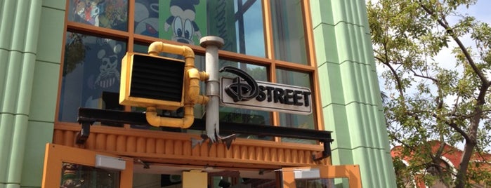 D Street is one of Lugares favoritos de Jason Christopher.