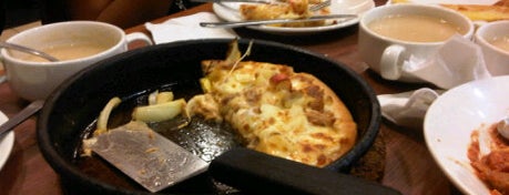 Pizza Hut is one of Makan Time..