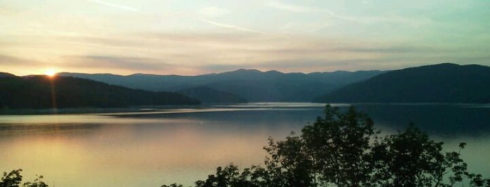 Lake Jocassee is one of SC out of town to-do list.