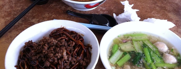 Kedai Kopi Jia Siang 家香生肉面 is one of 101 Food in KK.