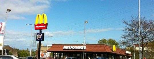 McDonald's is one of Tempat yang Disukai Christopher.
